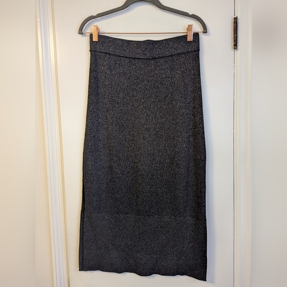 Banana Republic - Navy with Metallic Thread - Knit Skirt - Picture 2 of 3